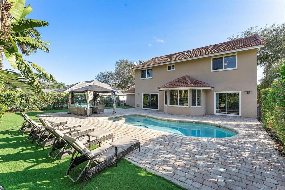 For Sale: $775,000 (5 beds, 2 baths, 2502 Square Feet)