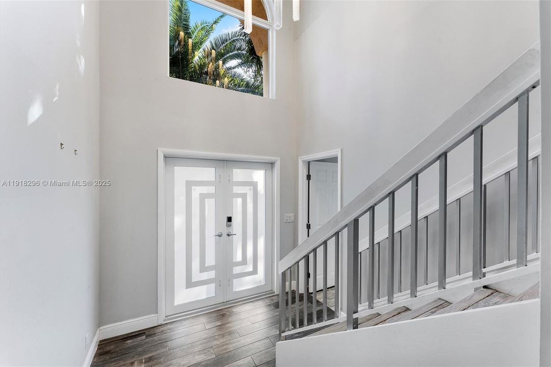 For Sale: $775,000 (5 beds, 2 baths, 2502 Square Feet)