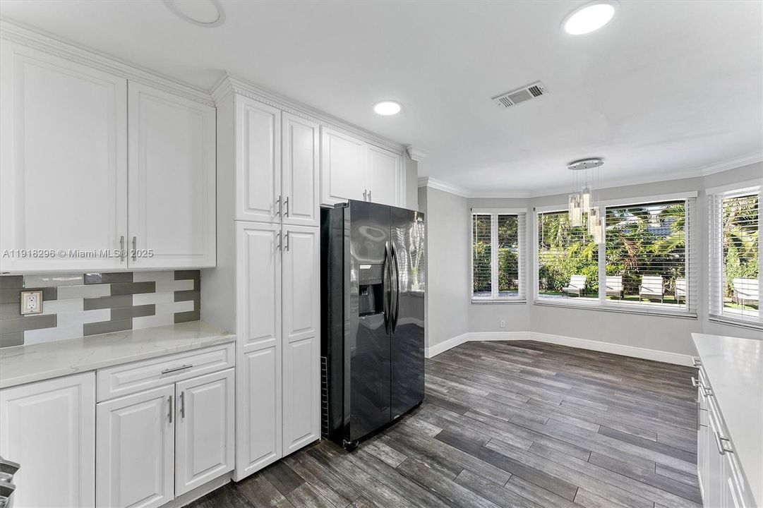 For Sale: $775,000 (5 beds, 2 baths, 2502 Square Feet)