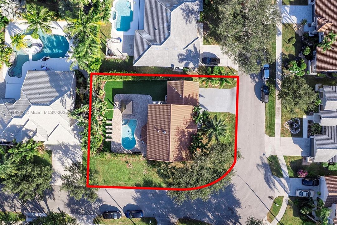 For Sale: $775,000 (5 beds, 2 baths, 2502 Square Feet)