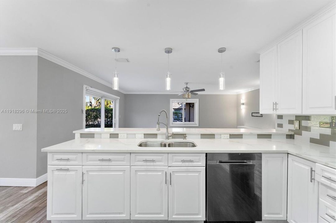 For Sale: $775,000 (5 beds, 2 baths, 2502 Square Feet)