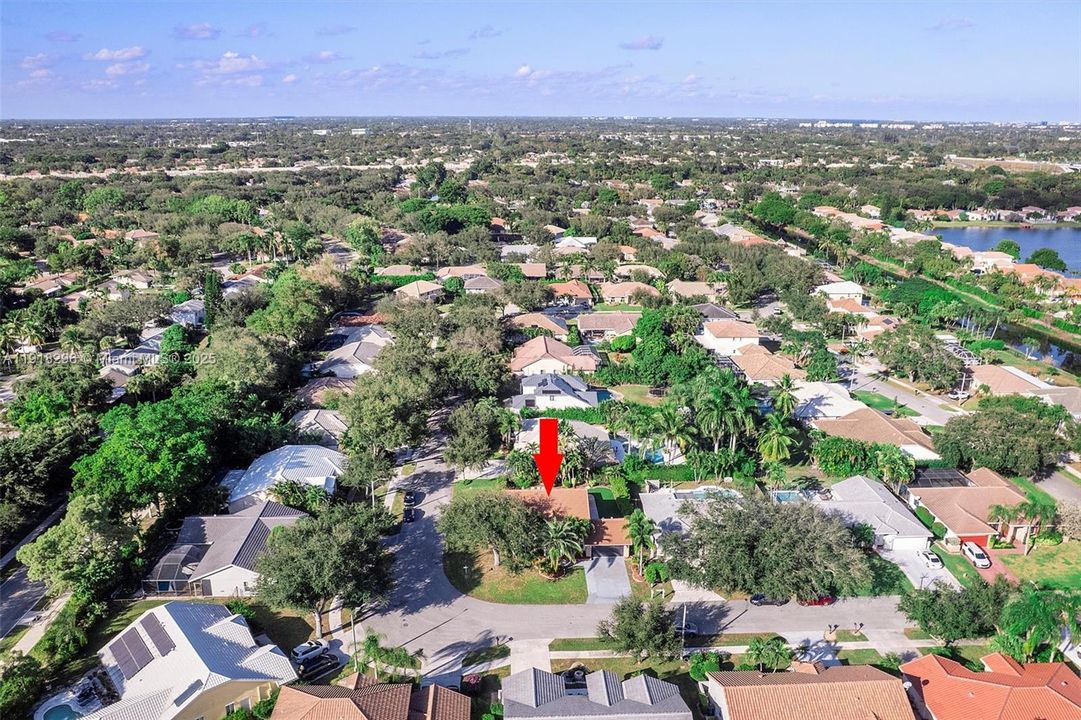 For Sale: $775,000 (5 beds, 2 baths, 2502 Square Feet)