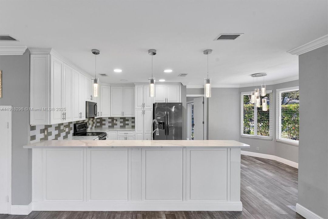 For Sale: $775,000 (5 beds, 2 baths, 2502 Square Feet)