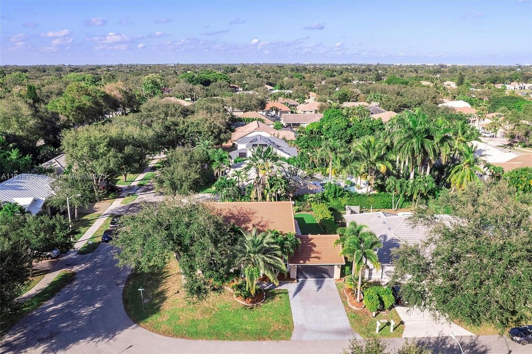 For Sale: $775,000 (5 beds, 2 baths, 2502 Square Feet)