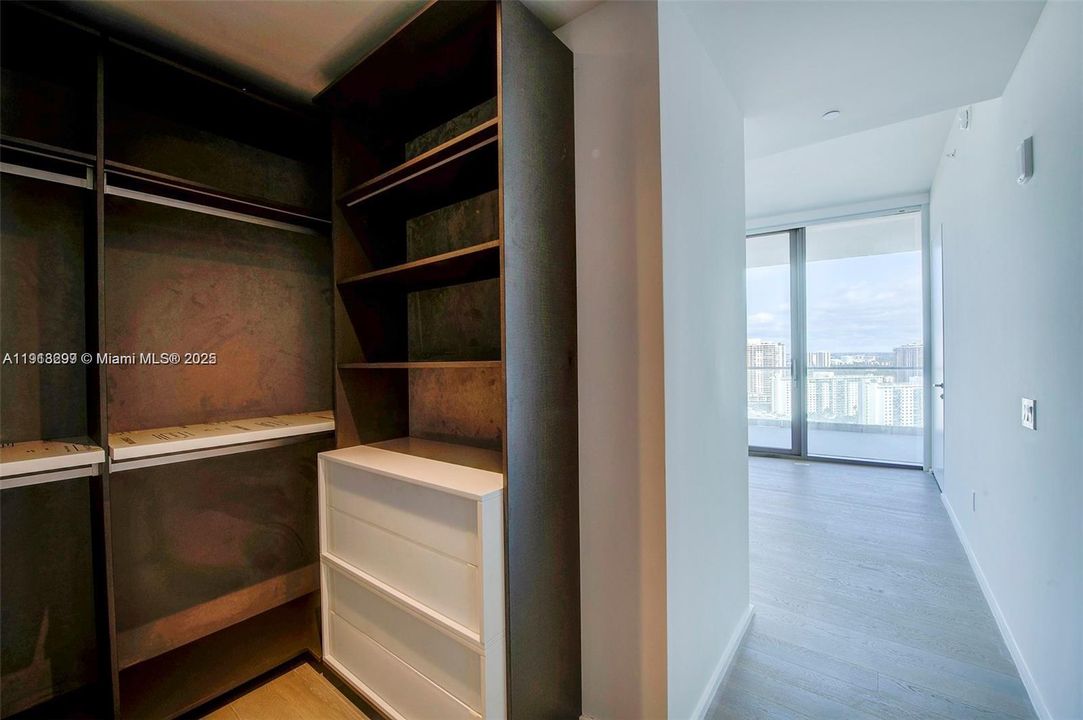 For Sale: $2,250,000 (2 beds, 2 baths, 1161 Square Feet)