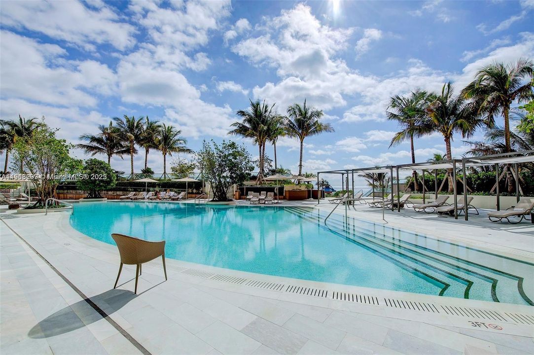 For Sale: $2,250,000 (2 beds, 2 baths, 1161 Square Feet)