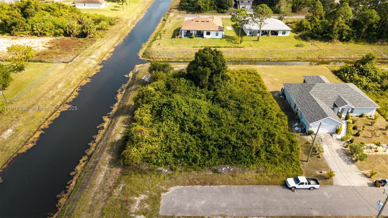 На продажу: $60,000 (0.37 acres)