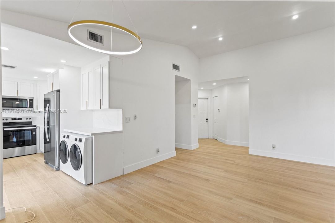 Active With Contract: $2,750 (2 beds, 2 baths, 991 Square Feet)