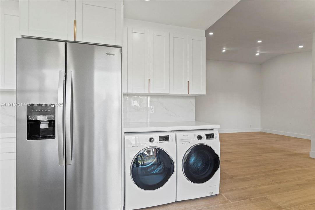 Active With Contract: $2,750 (2 beds, 2 baths, 991 Square Feet)