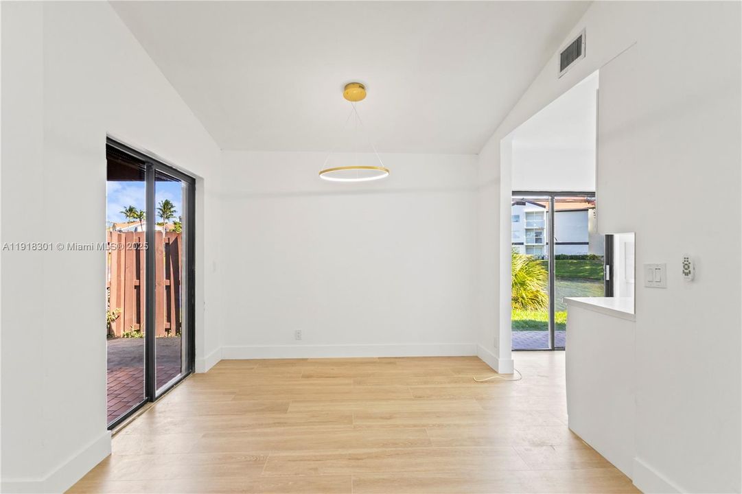 Active With Contract: $2,750 (2 beds, 2 baths, 991 Square Feet)