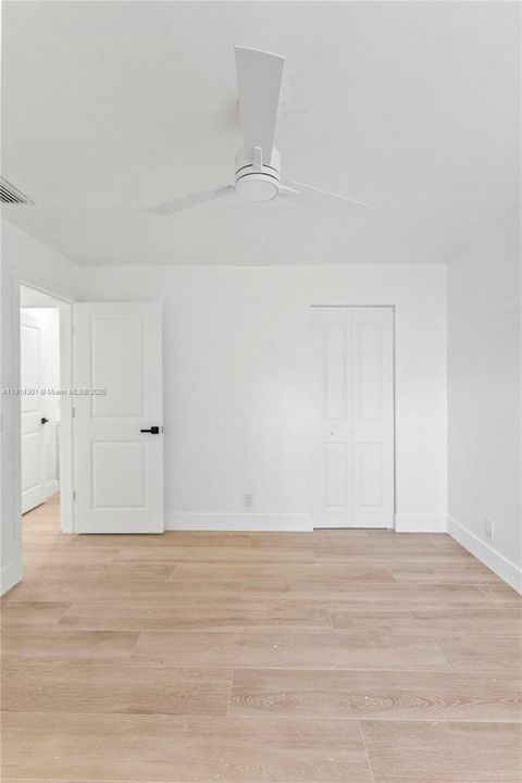 Active With Contract: $2,750 (2 beds, 2 baths, 991 Square Feet)