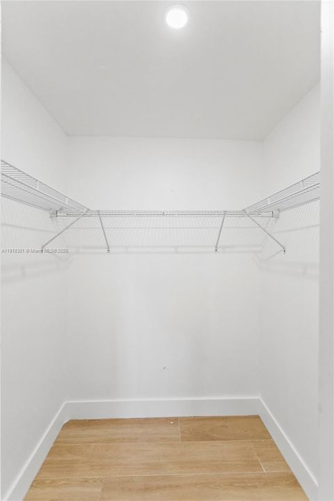 Active With Contract: $2,750 (2 beds, 2 baths, 991 Square Feet)