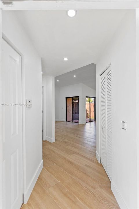 Active With Contract: $2,750 (2 beds, 2 baths, 991 Square Feet)