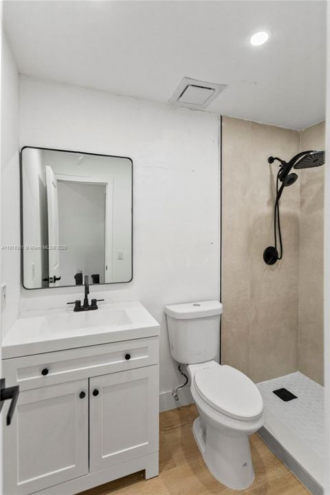 Active With Contract: $2,750 (2 beds, 2 baths, 991 Square Feet)