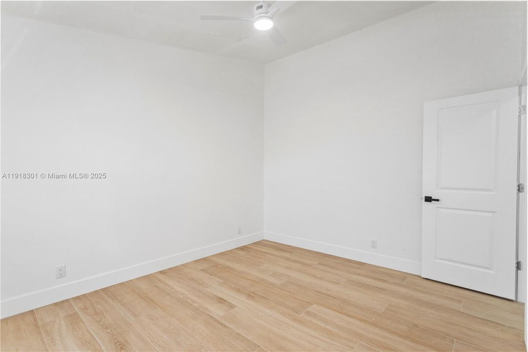 Active With Contract: $2,750 (2 beds, 2 baths, 991 Square Feet)