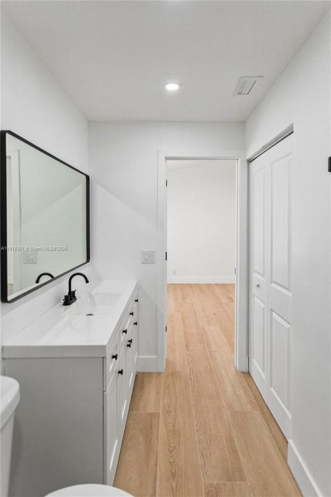 Active With Contract: $2,750 (2 beds, 2 baths, 991 Square Feet)