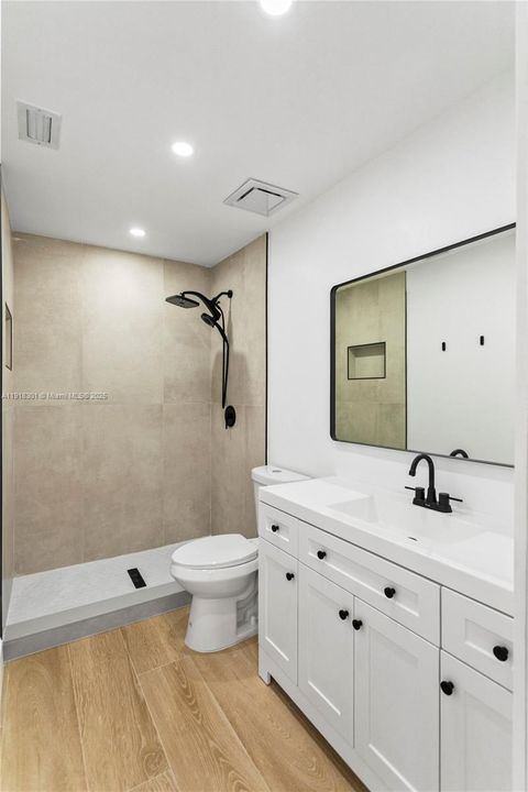 Active With Contract: $2,750 (2 beds, 2 baths, 991 Square Feet)