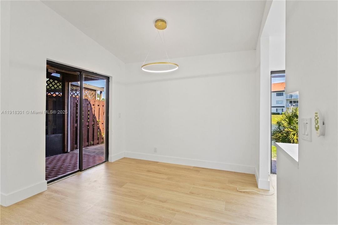 Active With Contract: $2,750 (2 beds, 2 baths, 991 Square Feet)