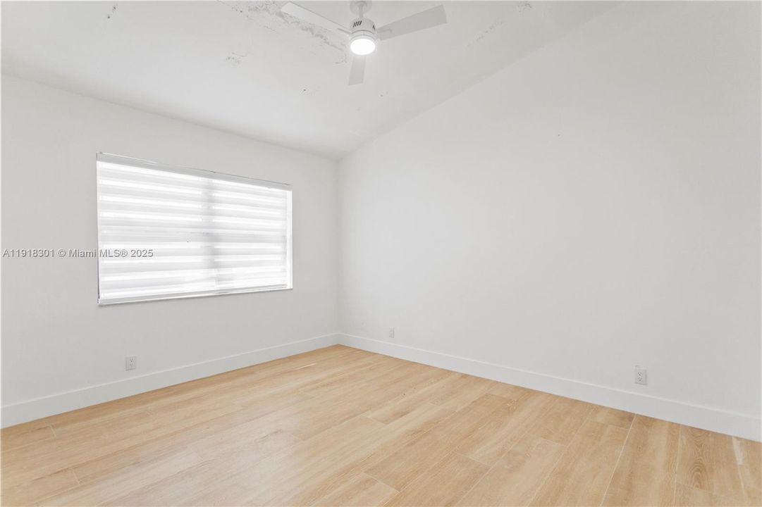 Active With Contract: $2,750 (2 beds, 2 baths, 991 Square Feet)