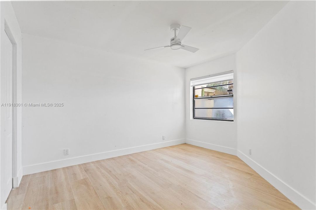 Active With Contract: $2,750 (2 beds, 2 baths, 991 Square Feet)