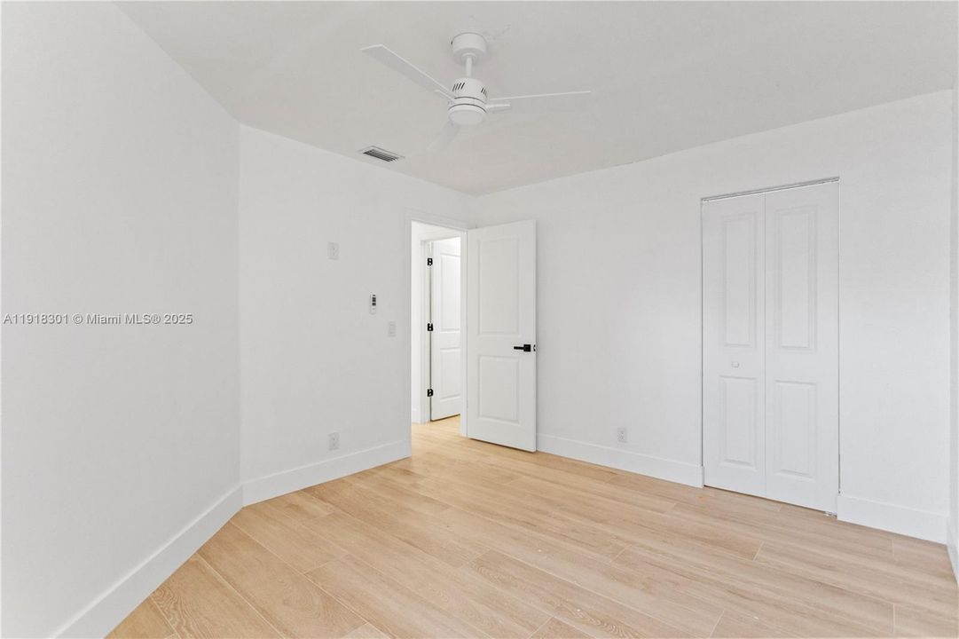 Active With Contract: $2,750 (2 beds, 2 baths, 991 Square Feet)