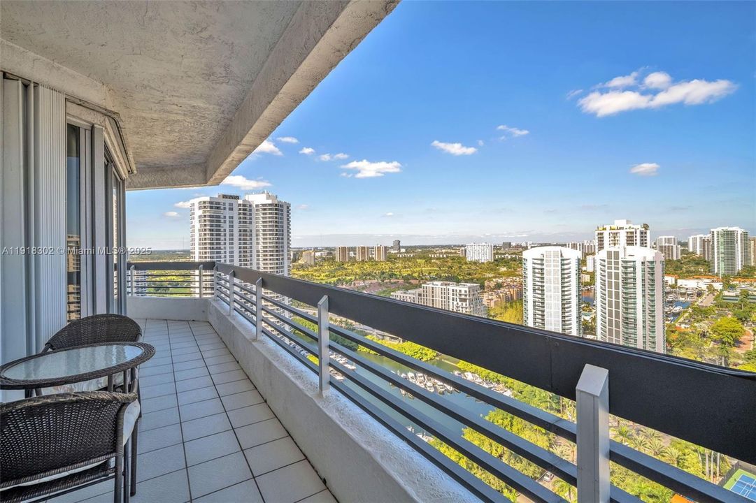 For Sale: $535,000 (2 beds, 2 baths, 1361 Square Feet)