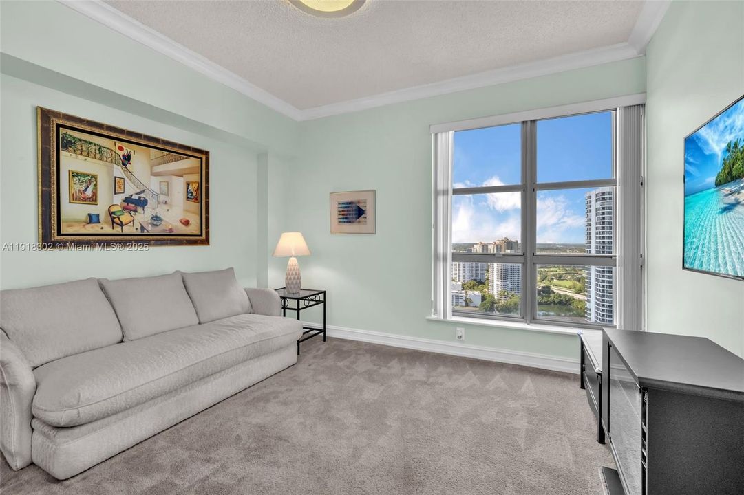 For Sale: $535,000 (2 beds, 2 baths, 1361 Square Feet)