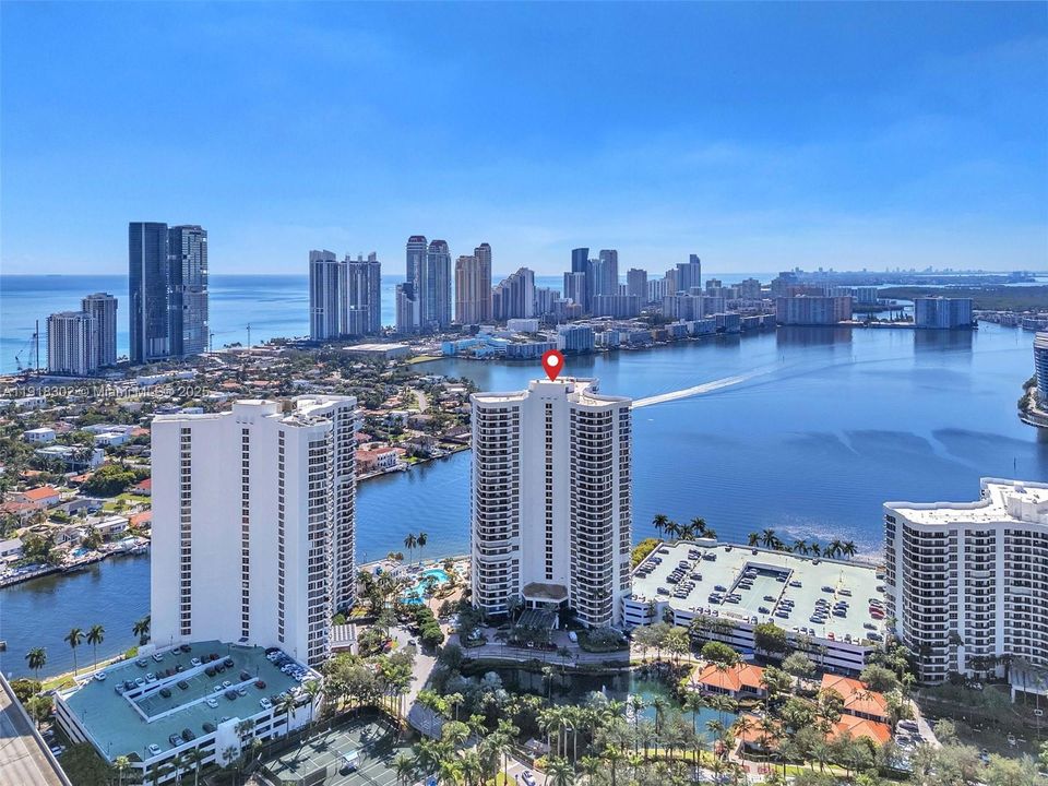 For Sale: $535,000 (2 beds, 2 baths, 1361 Square Feet)