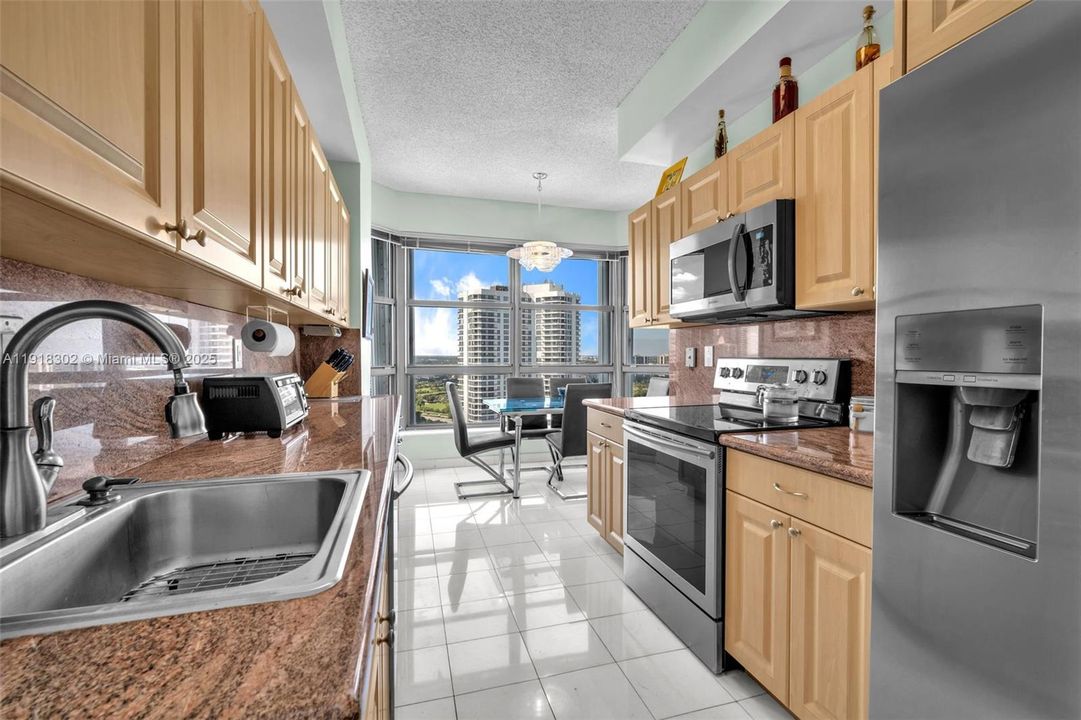 For Sale: $535,000 (2 beds, 2 baths, 1361 Square Feet)