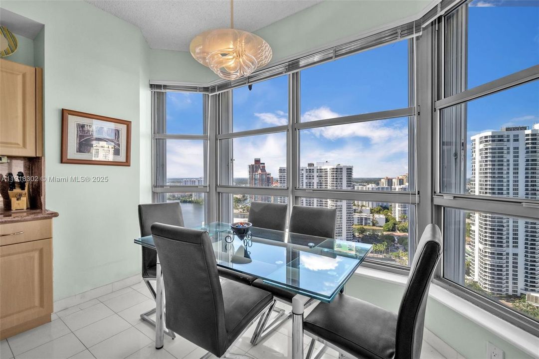 For Sale: $535,000 (2 beds, 2 baths, 1361 Square Feet)