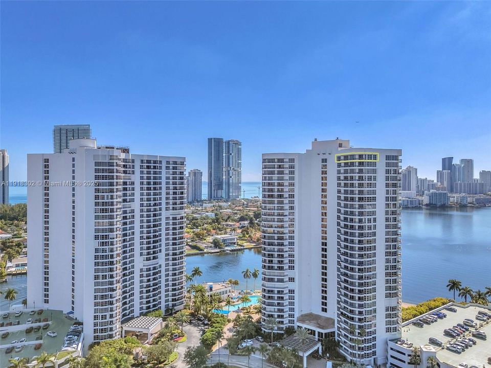 For Sale: $535,000 (2 beds, 2 baths, 1361 Square Feet)