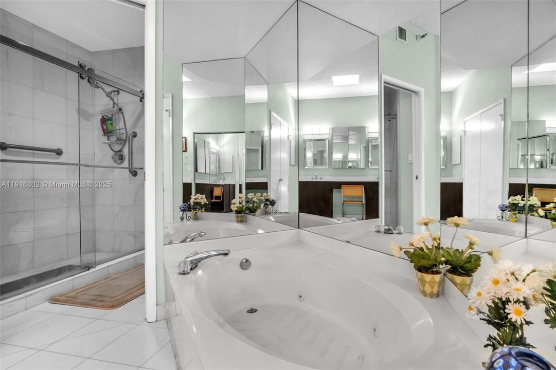 For Sale: $535,000 (2 beds, 2 baths, 1361 Square Feet)