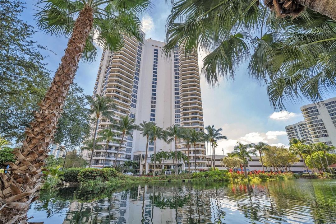 For Sale: $535,000 (2 beds, 2 baths, 1361 Square Feet)