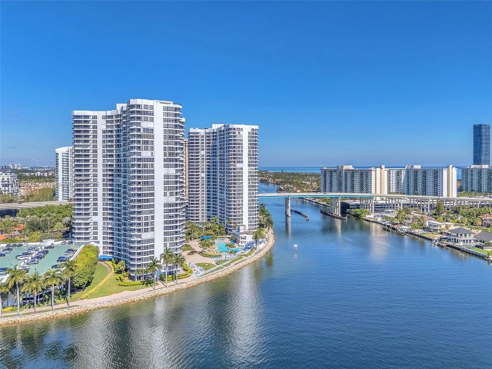 For Sale: $535,000 (2 beds, 2 baths, 1361 Square Feet)