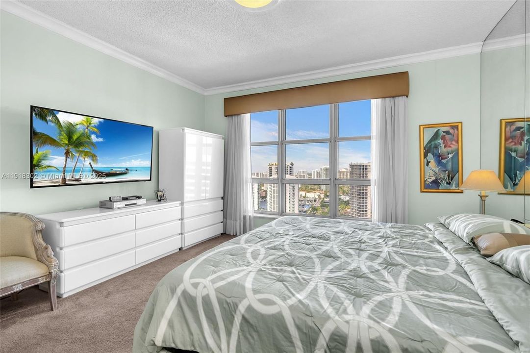 For Sale: $535,000 (2 beds, 2 baths, 1361 Square Feet)