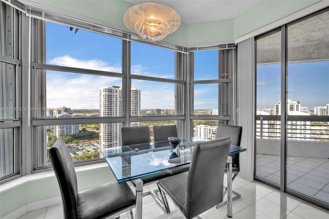 For Sale: $535,000 (2 beds, 2 baths, 1361 Square Feet)