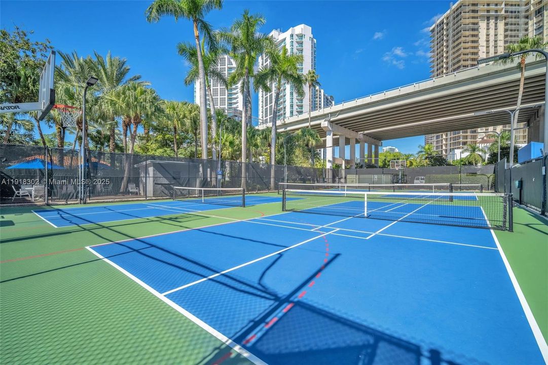 For Sale: $535,000 (2 beds, 2 baths, 1361 Square Feet)