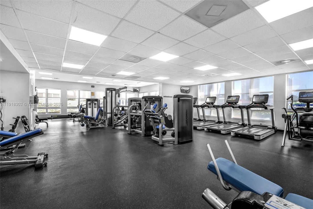 For Sale: $535,000 (2 beds, 2 baths, 1361 Square Feet)