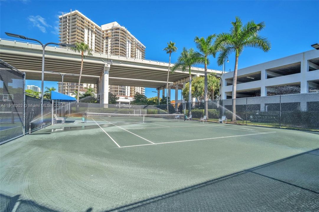 For Sale: $535,000 (2 beds, 2 baths, 1361 Square Feet)