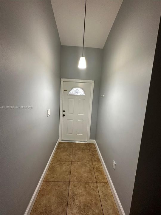 Active With Contract: $410,000 (3 beds, 2 baths, 1093 Square Feet)