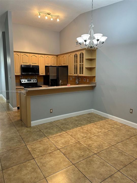 Active With Contract: $410,000 (3 beds, 2 baths, 1093 Square Feet)