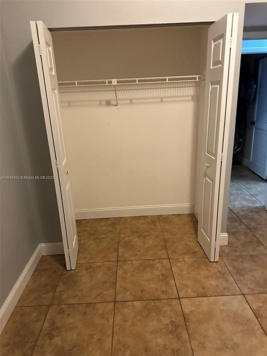 Active With Contract: $410,000 (3 beds, 2 baths, 1093 Square Feet)