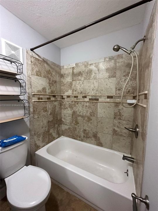 Active With Contract: $410,000 (3 beds, 2 baths, 1093 Square Feet)