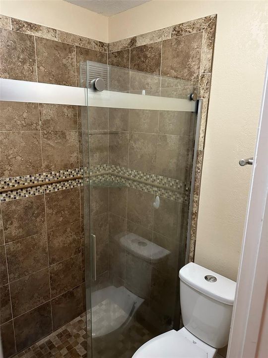 Active With Contract: $410,000 (3 beds, 2 baths, 1093 Square Feet)