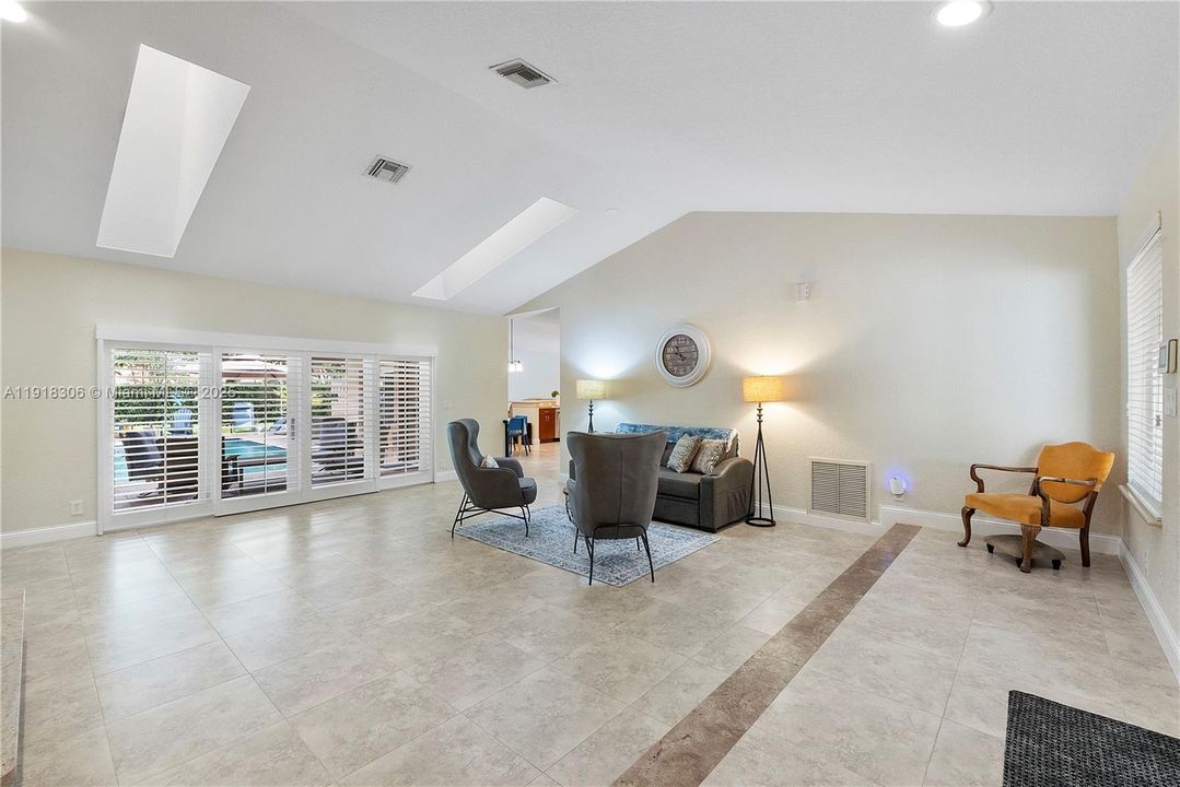 For Rent: $6,000 (4 beds, 2 baths, 2602 Square Feet)