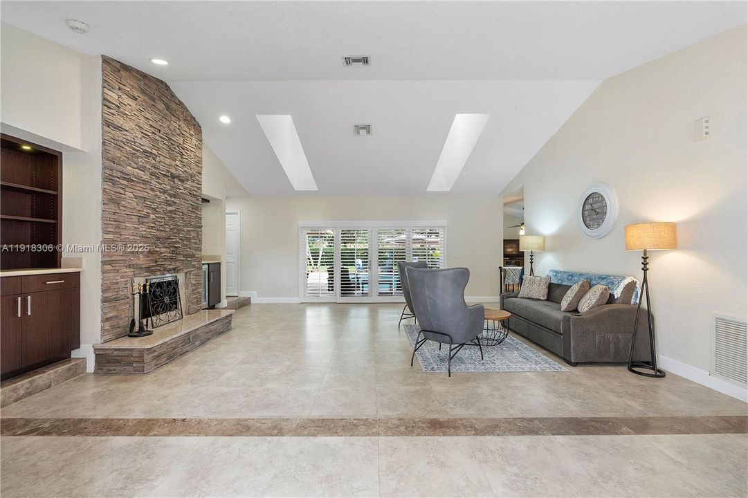 For Rent: $6,000 (4 beds, 2 baths, 2602 Square Feet)