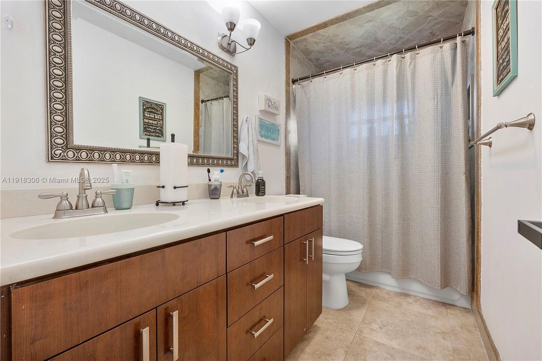 For Rent: $6,000 (4 beds, 2 baths, 2602 Square Feet)