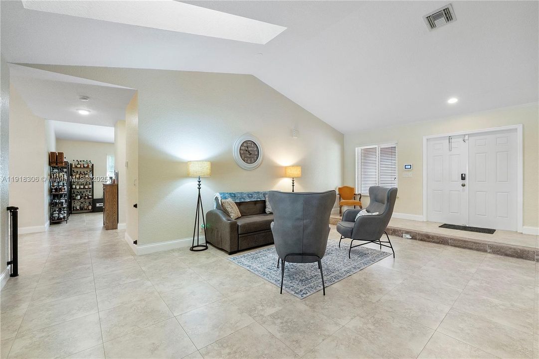 For Rent: $6,000 (4 beds, 2 baths, 2602 Square Feet)