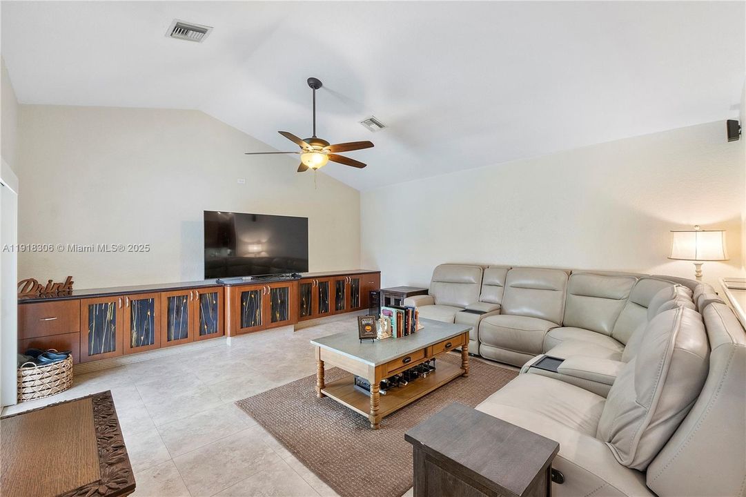 For Rent: $6,000 (4 beds, 2 baths, 2602 Square Feet)