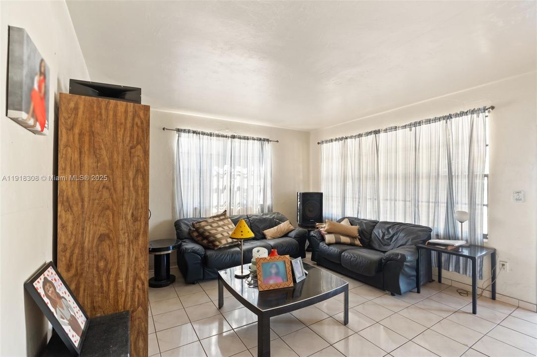 待售: $340,000 (2 贝兹, 2 浴室, 1000 平方英尺)